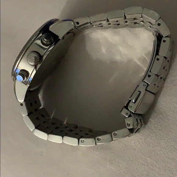 Watch - Picture 2 of 3